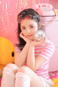 指尖传出真挚热情